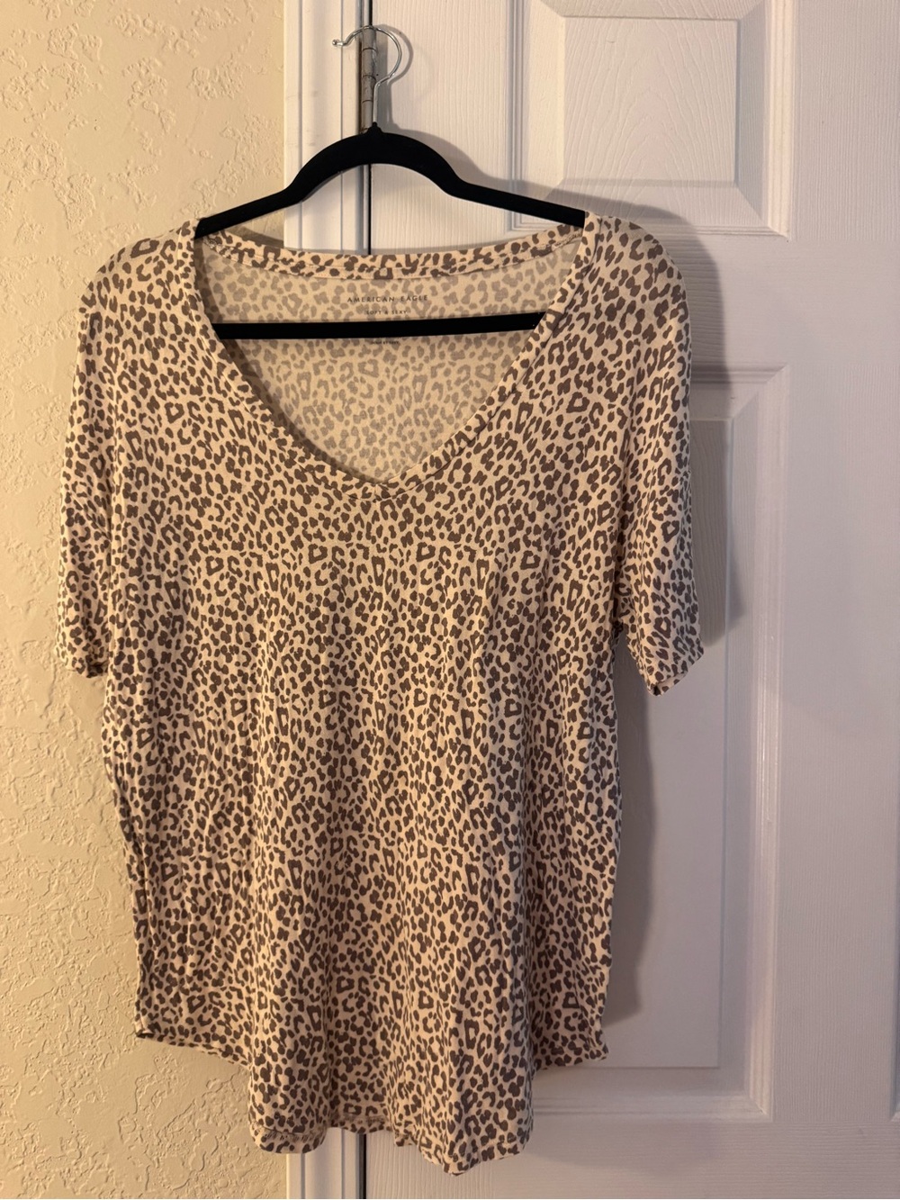 American Eagle Soft & Sexy Leopard Print V-Neck Short Sleeve Top - Beige